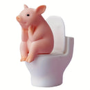Figura Decorativa de Cerdito en el Inodoro Linden