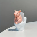 Figura Decorativa de Cerdito en el Inodoro Linden